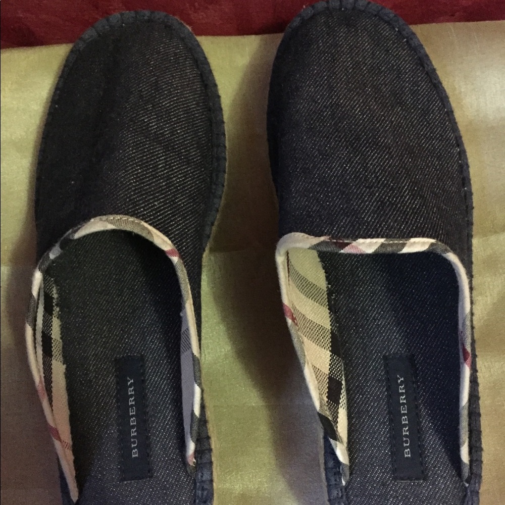 Burberry slip on